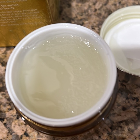 Beauticontrol Nutri-Rich Oil With Apricot Kernel Oil 2 oz. - Picture 4 of 4